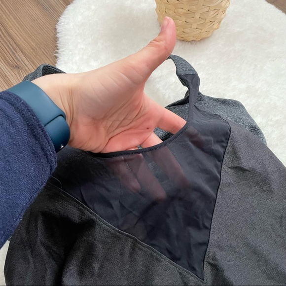 Under Armour Workout Tank w Built In Bra - Picture 9 of 10